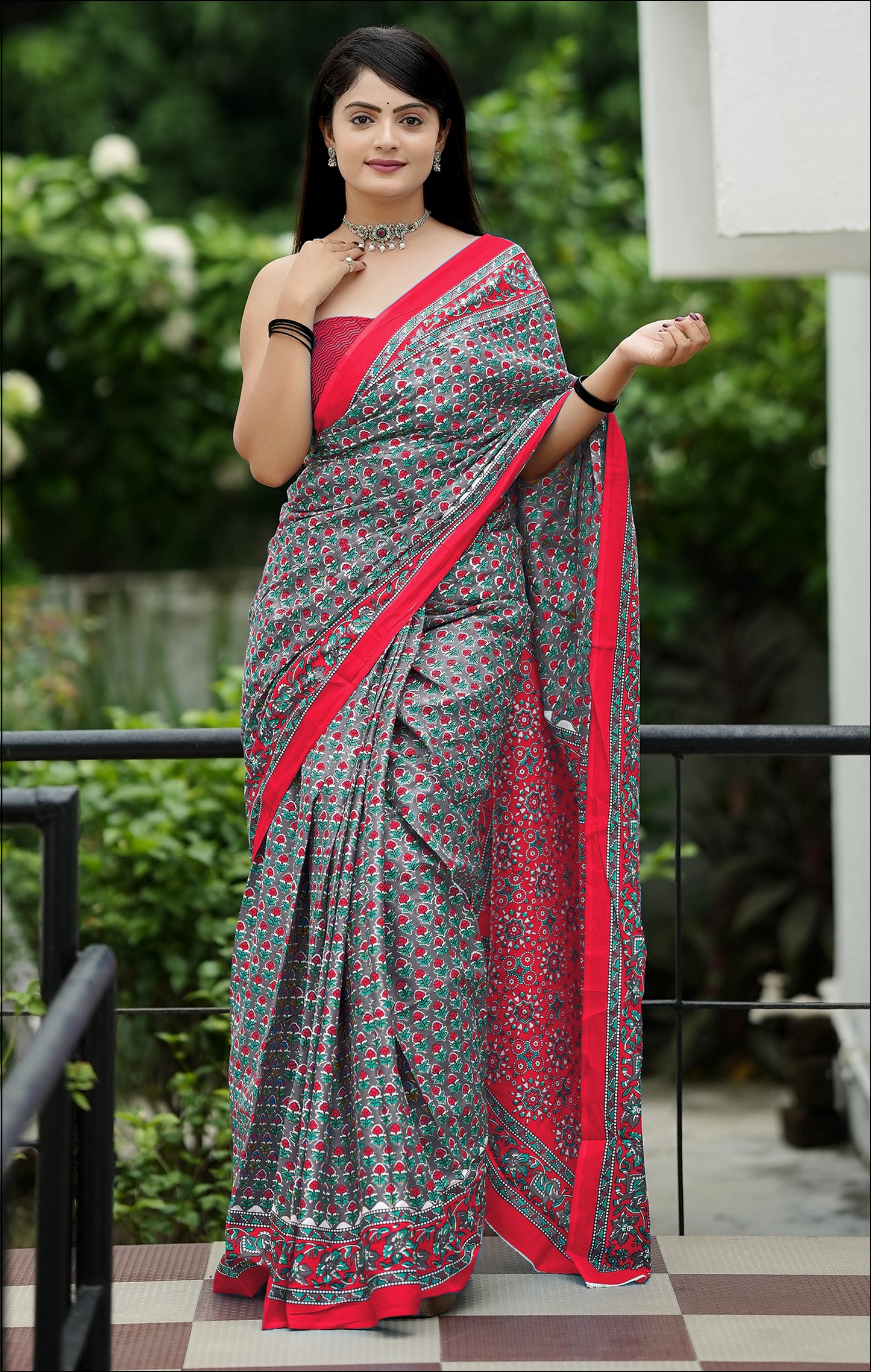 Grey-Red Cotton Mul Printed Saree