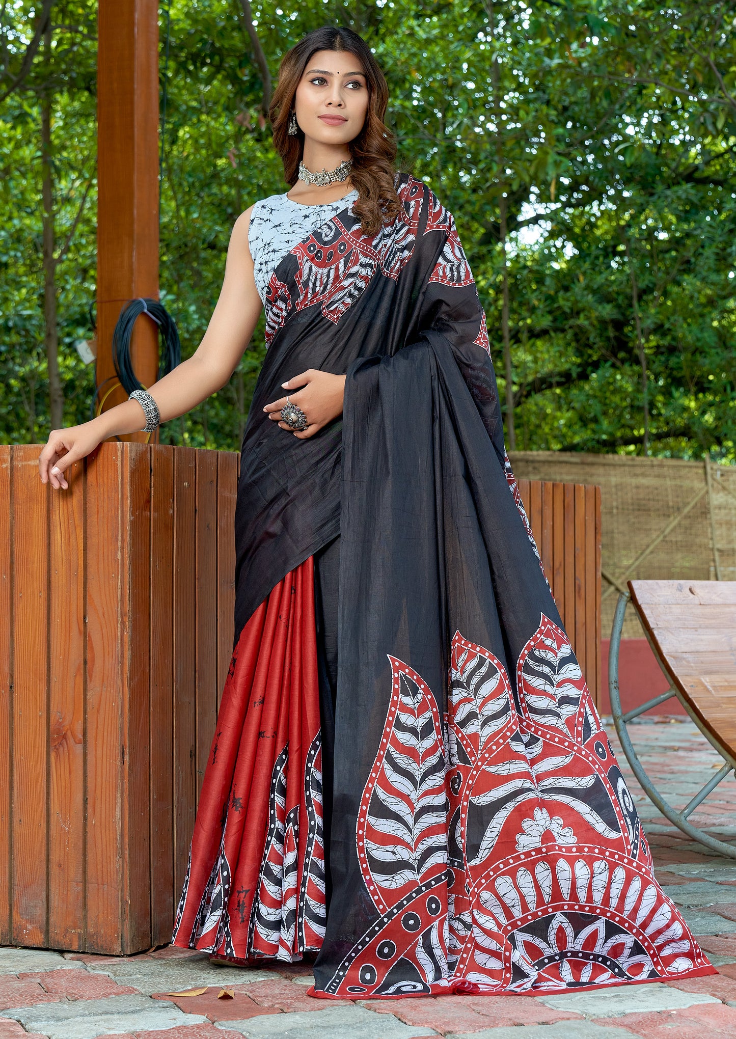 Elegent Black Cotton Mul Printed Saree