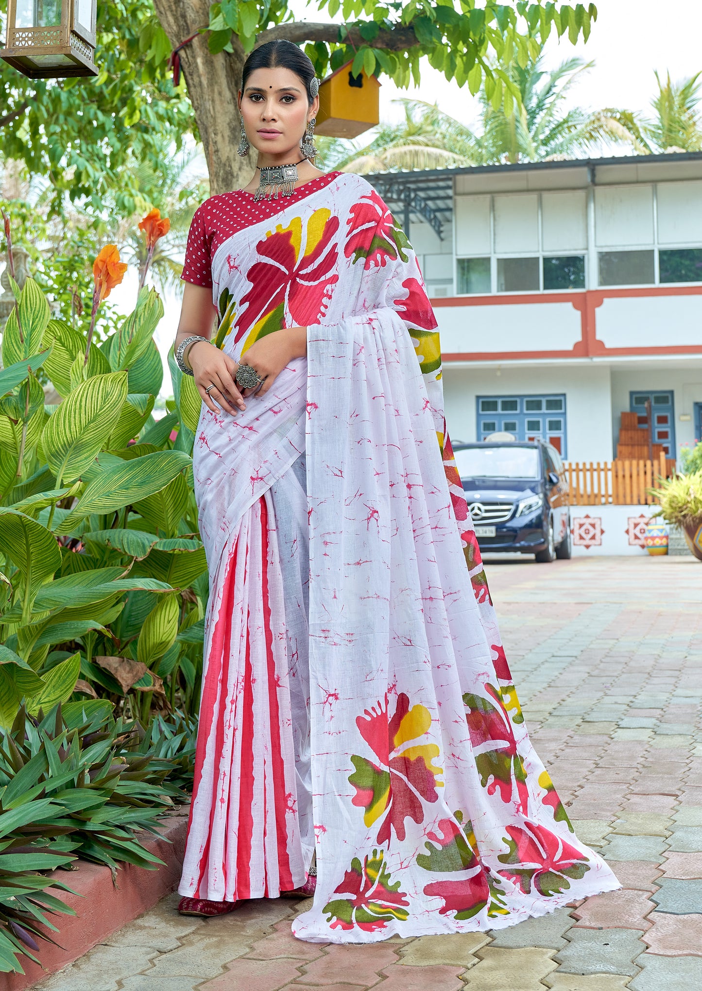 Multicolor White Cotton Mul Printed Saree