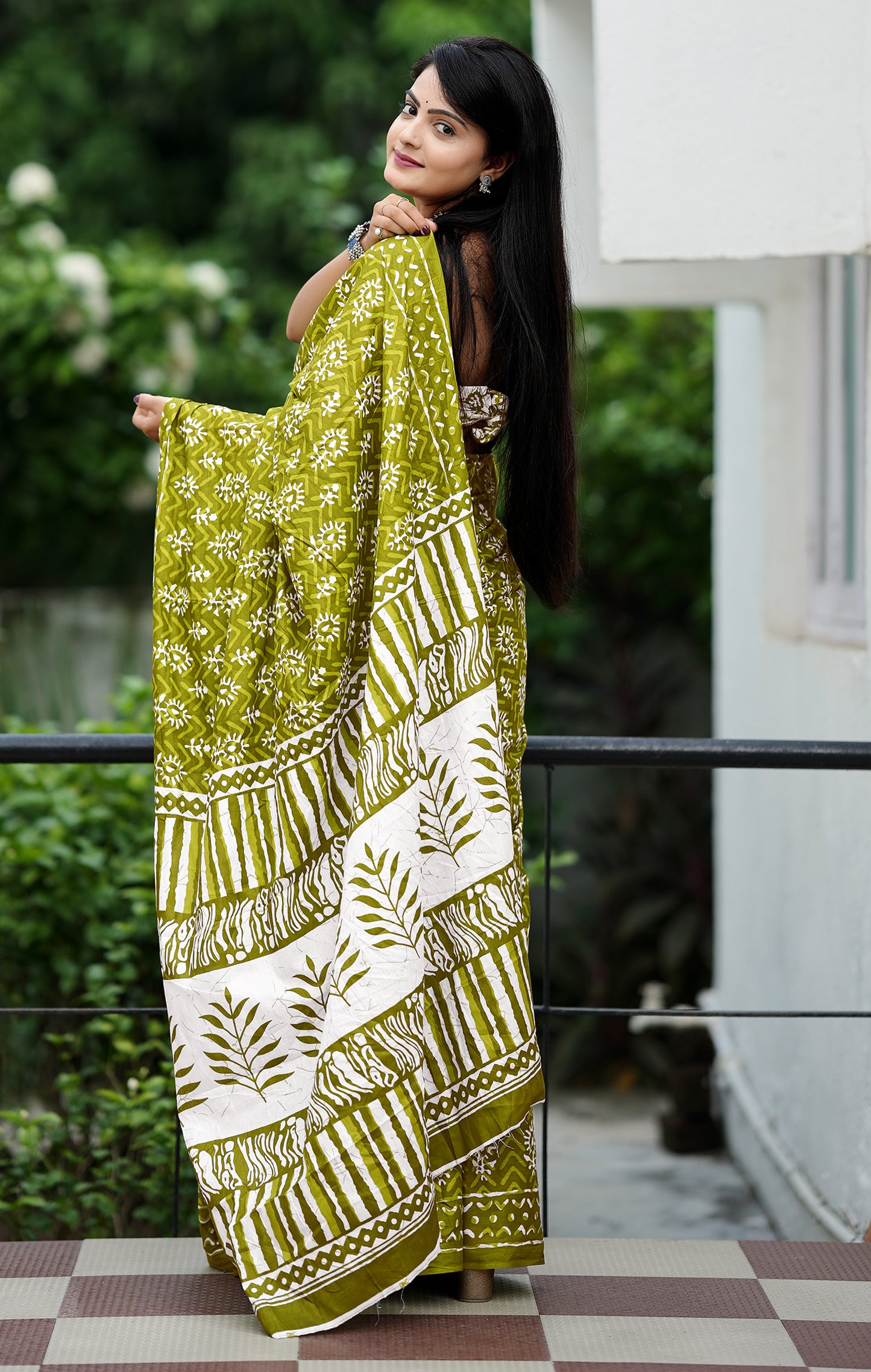 Mehendi Green Cotton Mul Printed Saree