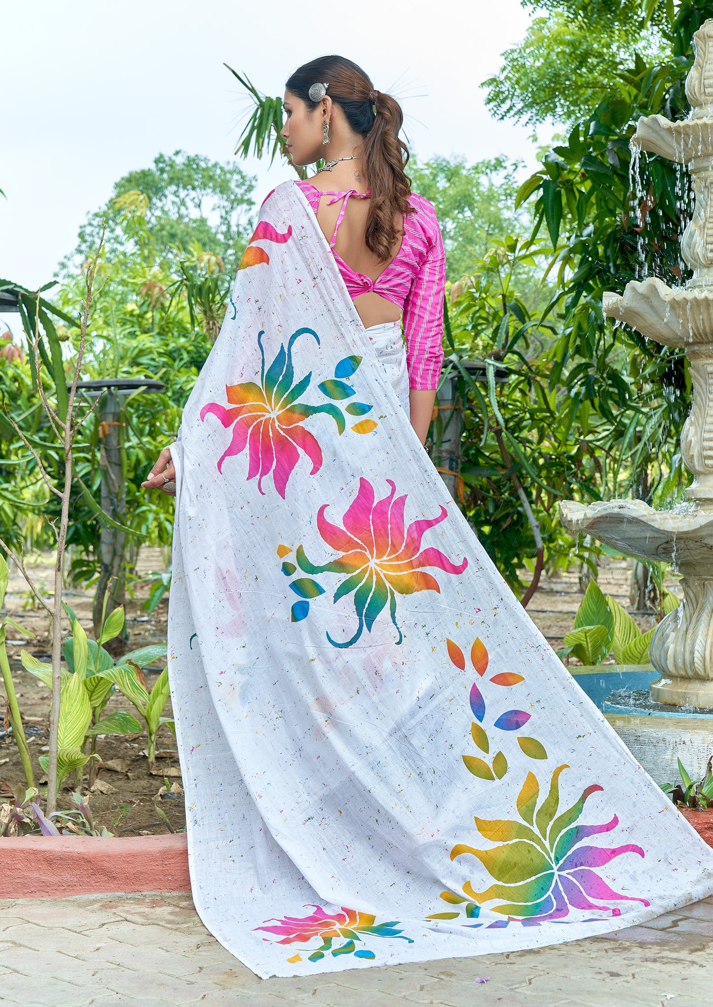 White-Colorful Cotton Mul Printed Saree