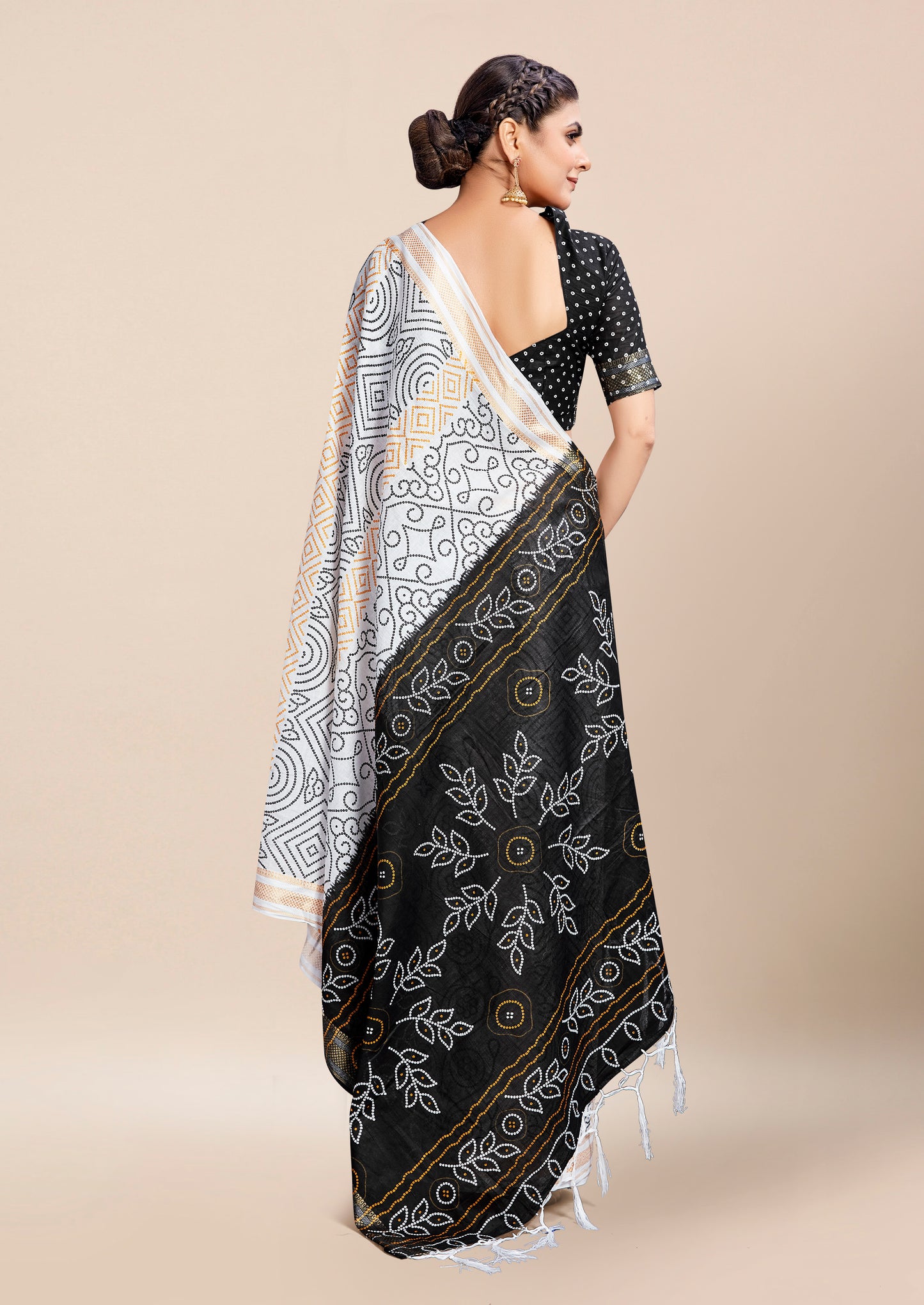 White-Black Cotton Mul Printed Saree