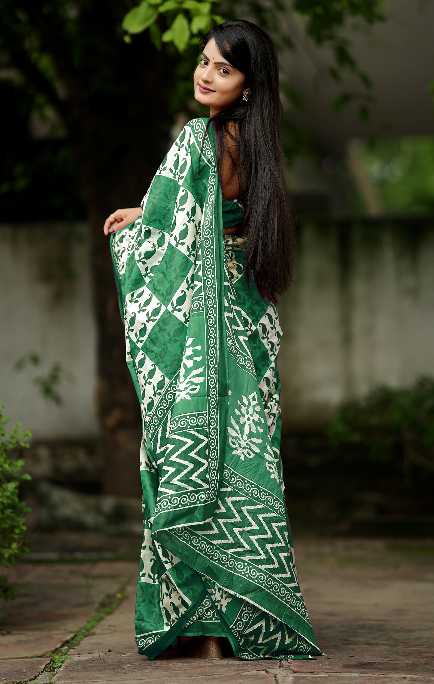 Luxurious Green Cotton Mul Printed Saree