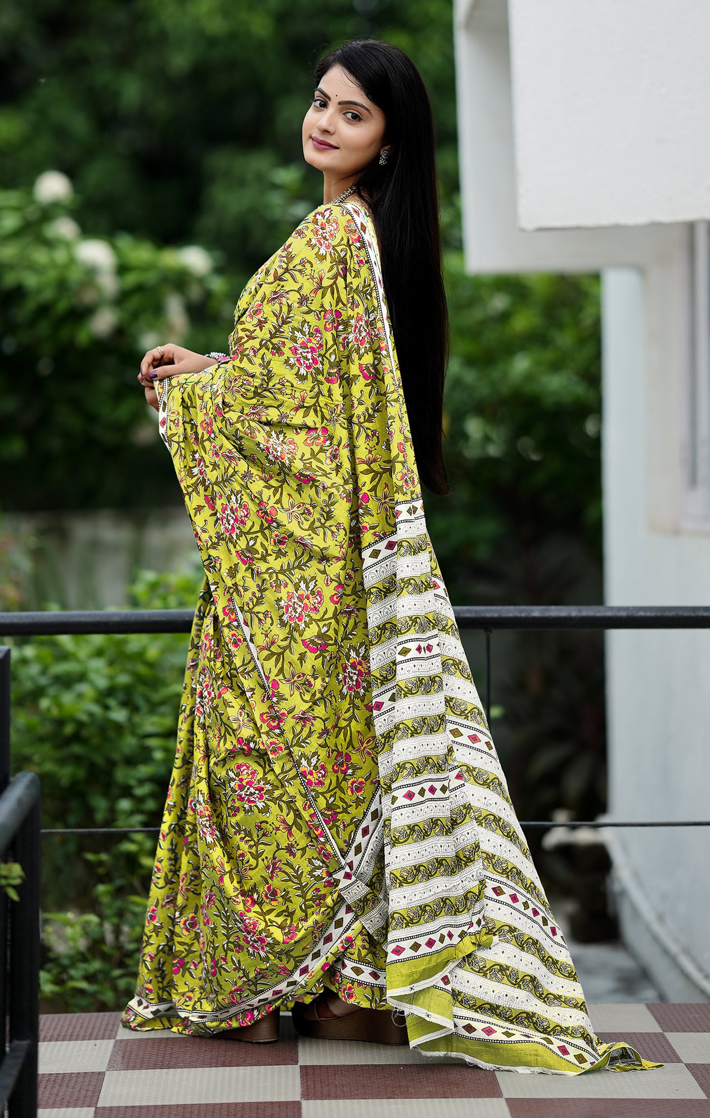 Mehendi Green Cotton Mul Printed Saree